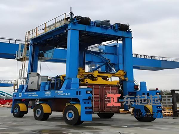 江苏南通集装箱跨运车以电力或清洁能源为动力